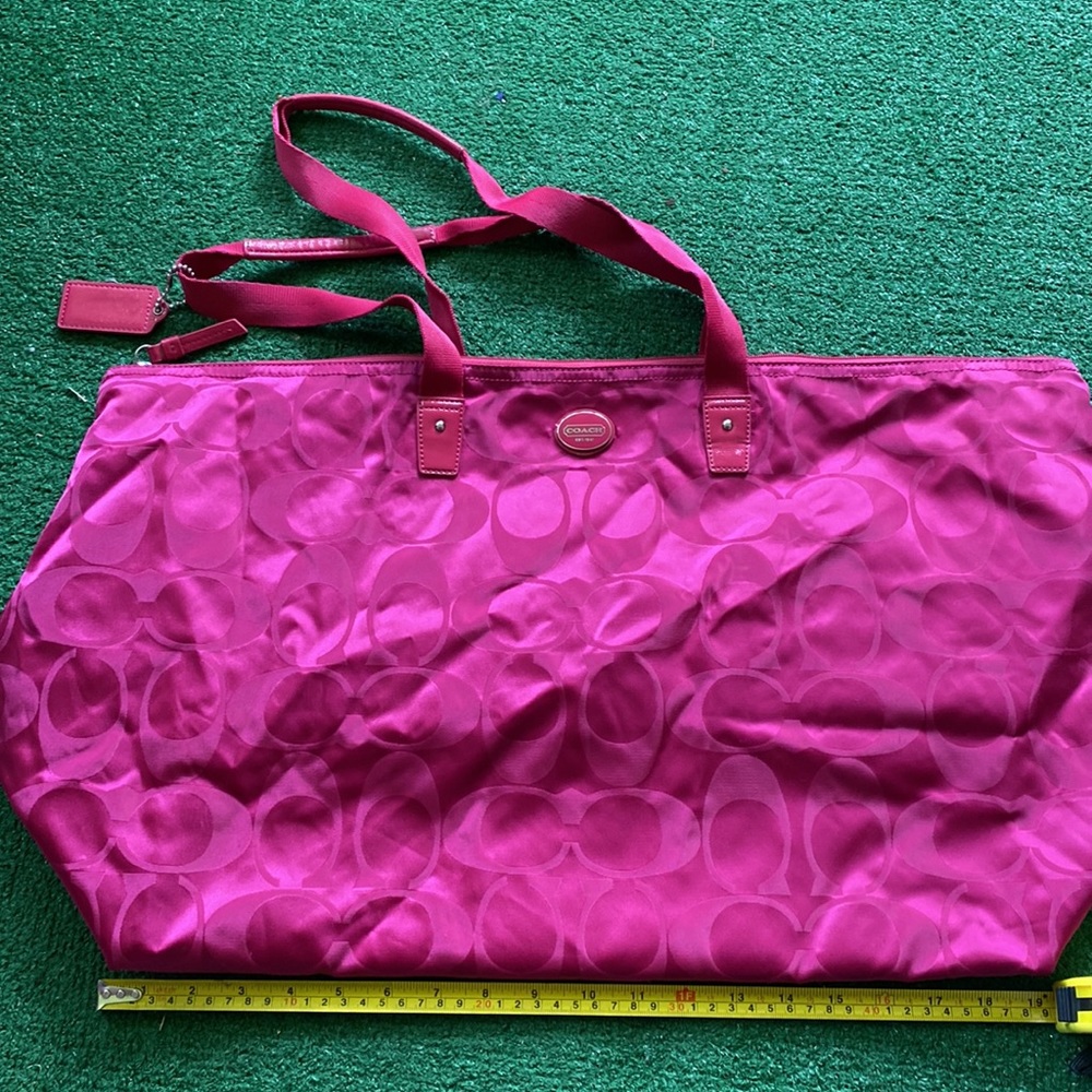 Authentic Coach Large Pink Duffle Bag | Travel Bag | Coach| - Picture 10 of 13
